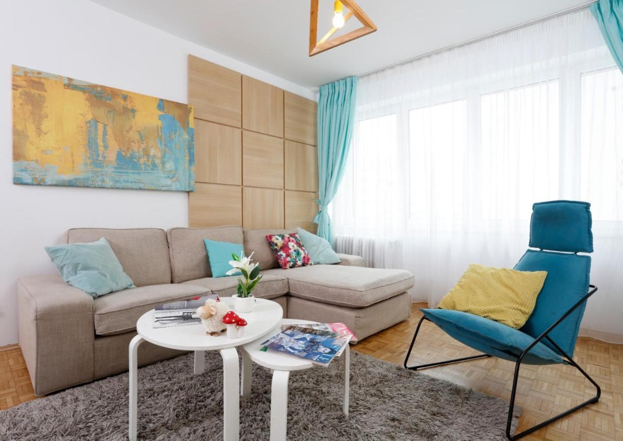 Lovely 2 Bedroom Apartment Near Old Town Bukarest Exteriör bild