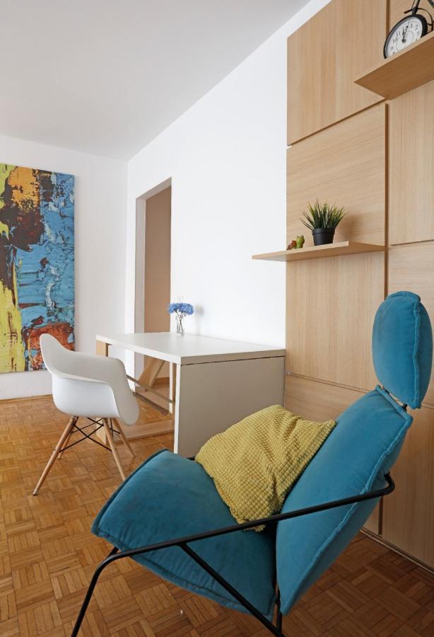Lovely 2 Bedroom Apartment Near Old Town Bukarest Exteriör bild