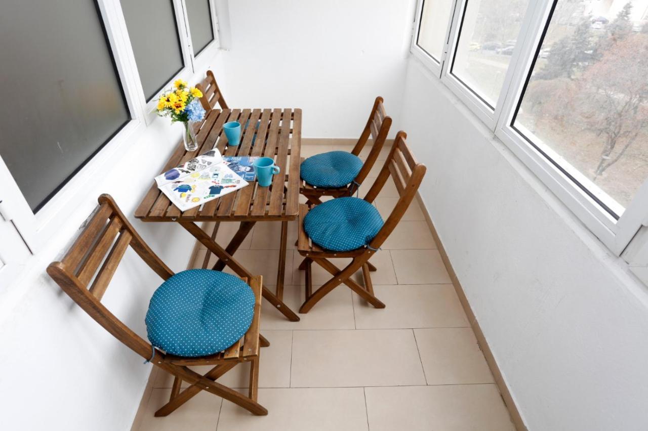 Lovely 2 Bedroom Apartment Near Old Town Bukarest Exteriör bild