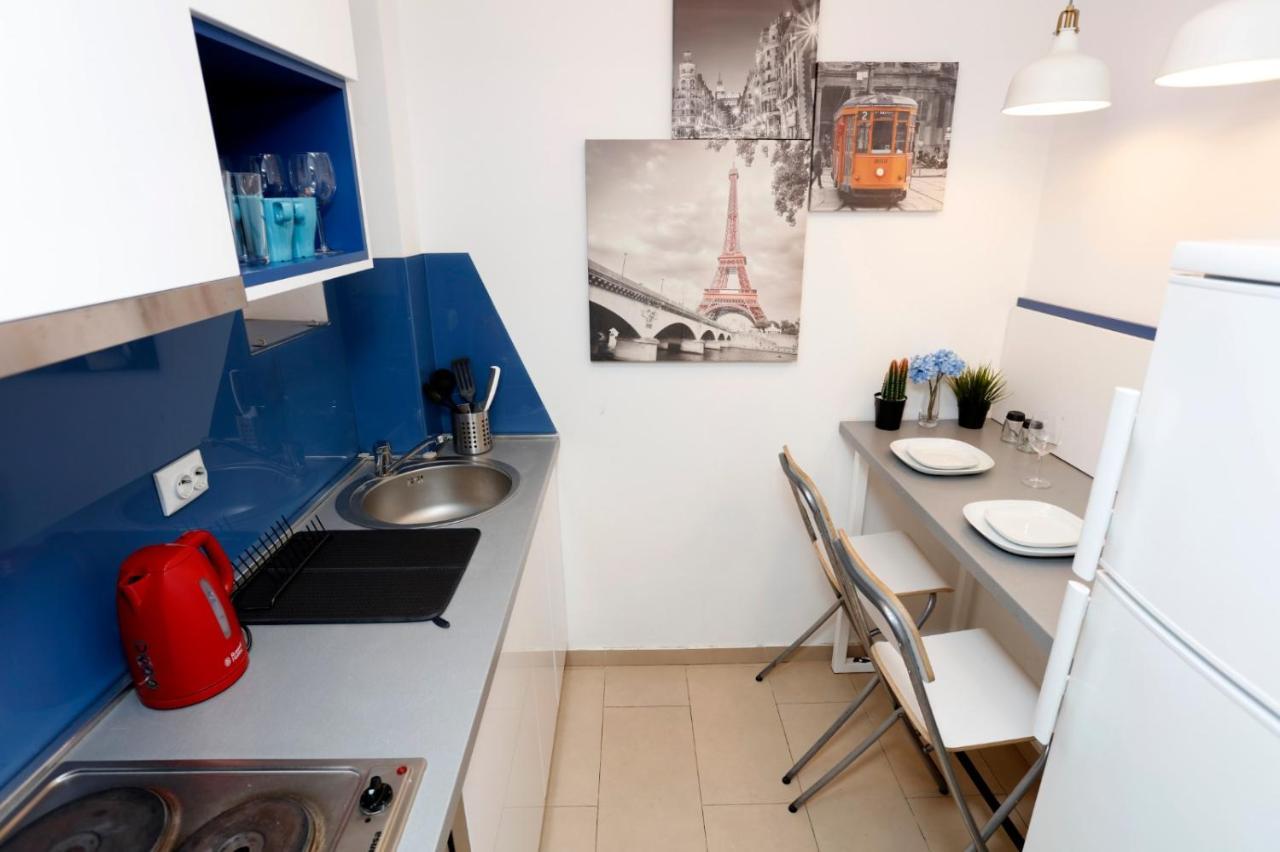 Lovely 2 Bedroom Apartment Near Old Town Bukarest Exteriör bild