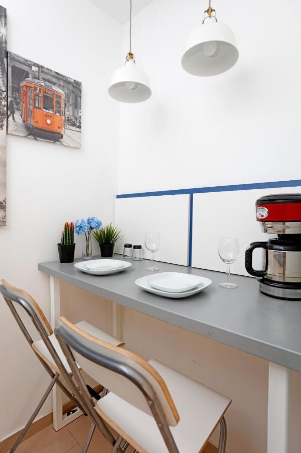 Lovely 2 Bedroom Apartment Near Old Town Bukarest Exteriör bild